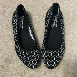 Skechers Women's Black and White Patterned Flats